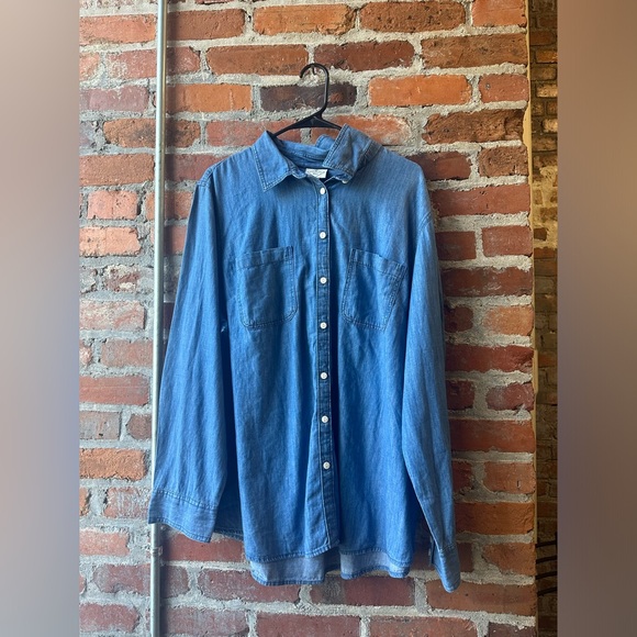 ST. John’s Bay Women’s Classic Denim Shirt, size 2xl - Picture 5 of 13